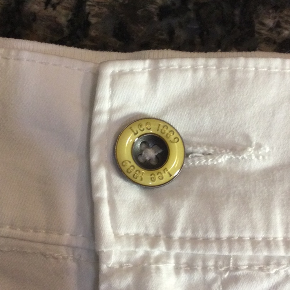 Lee Easy Fit White Shorts - Picture 7 of 10